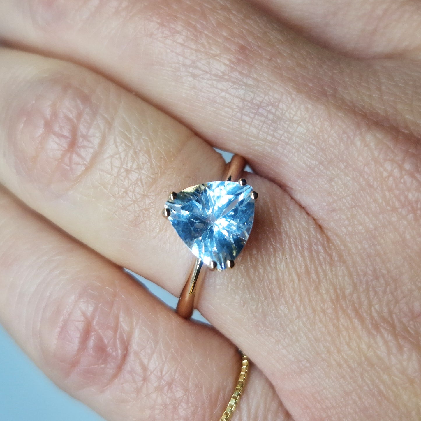 Anello acquamarina trillion in oro rosa 28 kt