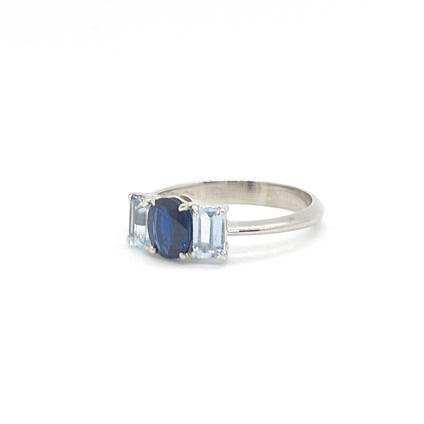Anello in oro bianco 18 kt con acquamarina e diopside
