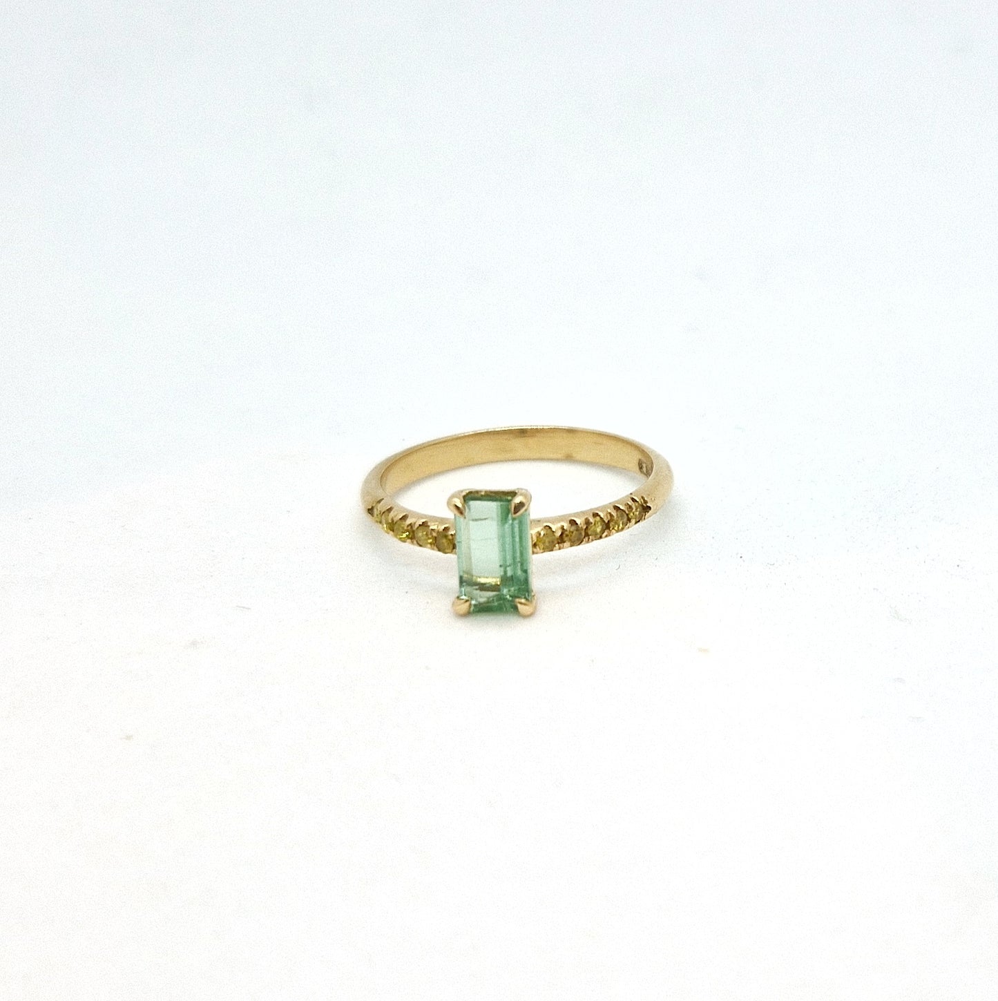 Anello con tormalina e diamanti yellow in oro giallo 18 kt