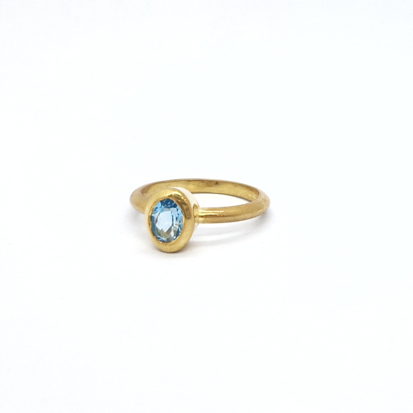Anello con topazio azzurro in argento 925 dorato