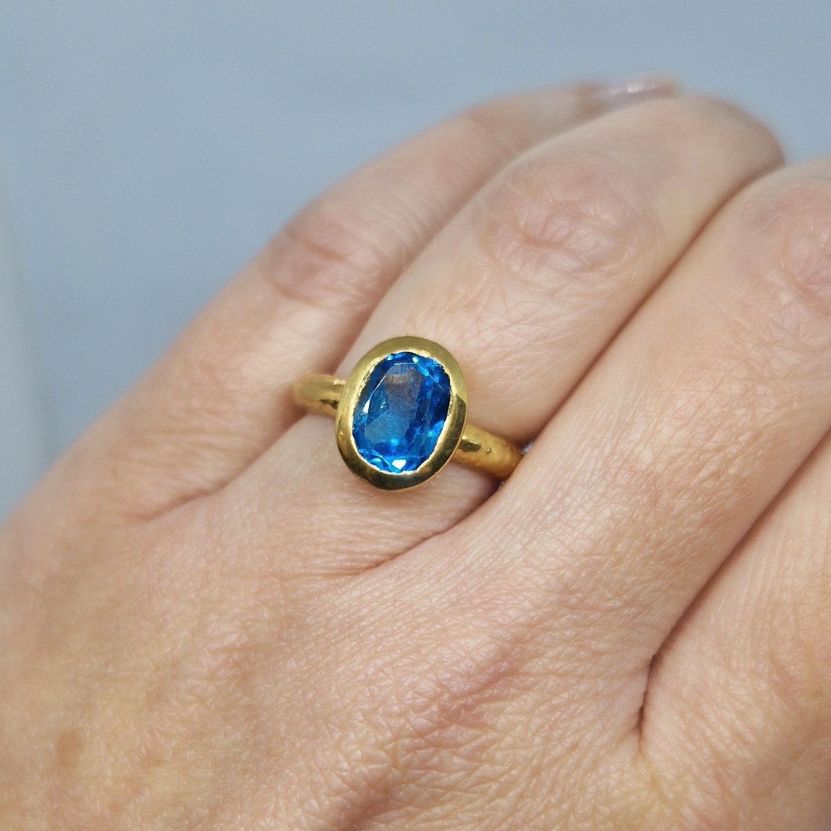 Anello con topazio azzurro in argento 925 dorato giallo