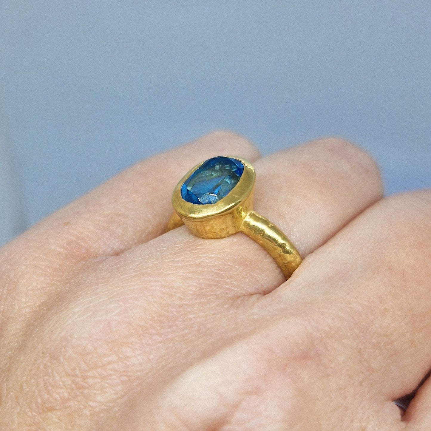 Anello con topazio azzurro in argento 925 dorato giallo