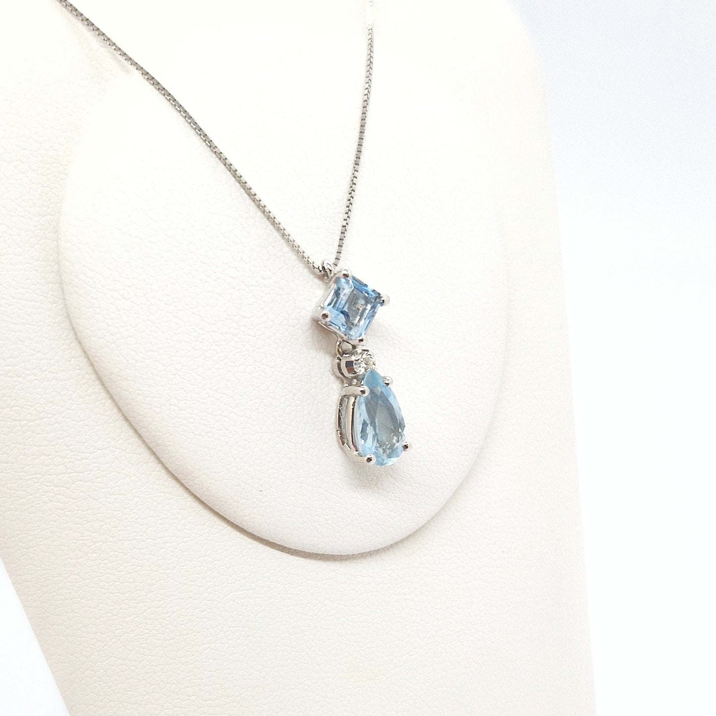 Collana con acquamarina e diamanti in oro bianco 18 kt