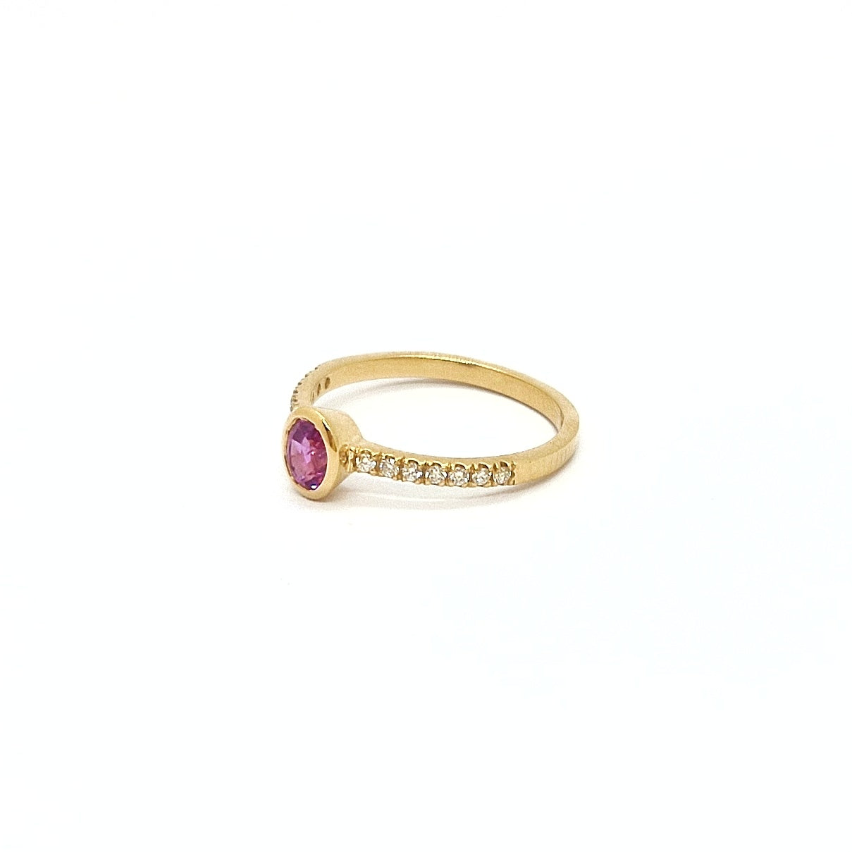 Anello con tormalina rubellite, diamanti e oro giallo 18 kt