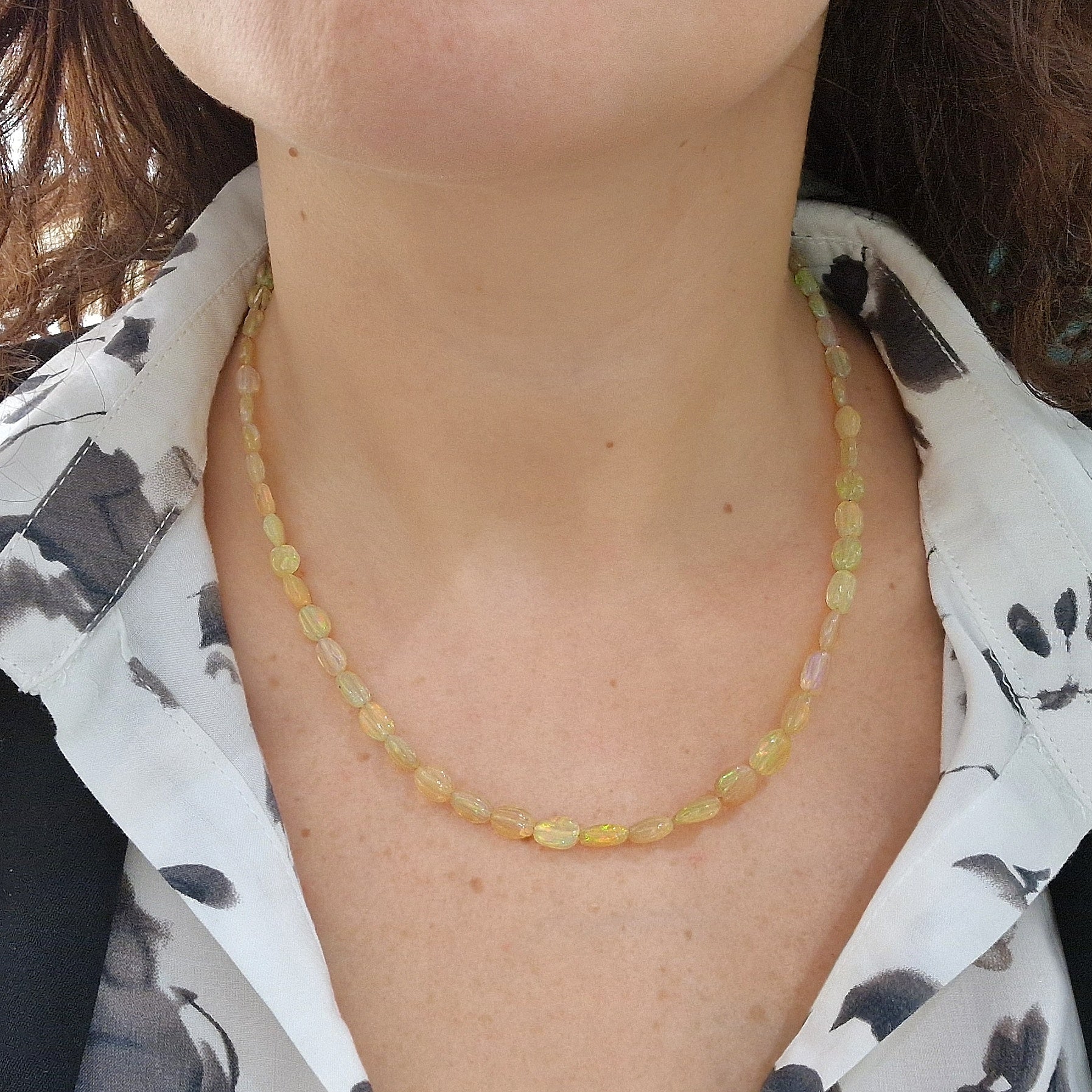 Collana opale con chiusura oro giallo 18 kt