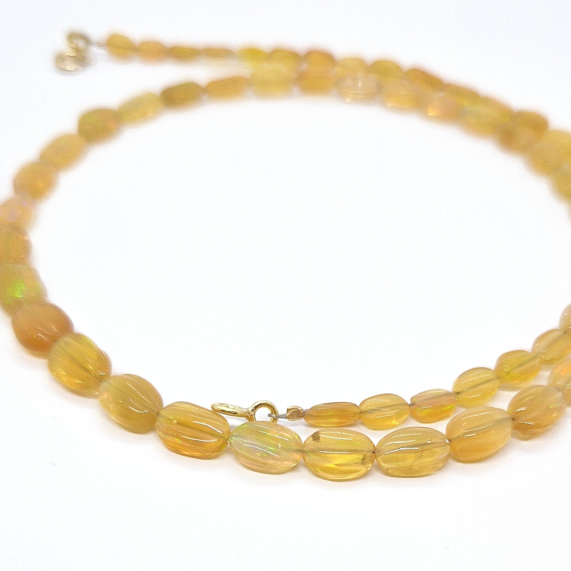 Collana opale con chiusura oro giallo 18 kt