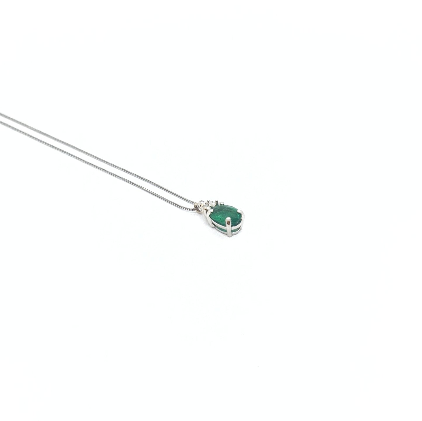 Collana con smeraldo e diamanti in oro bianco 18 kt