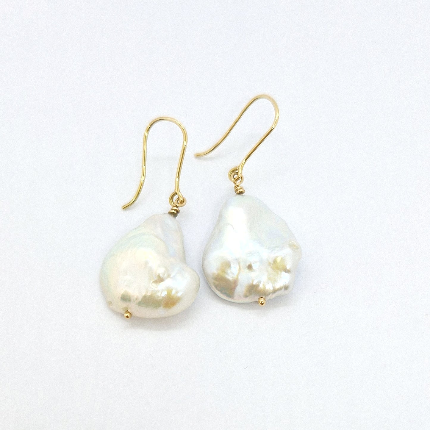 Orecchini con perla scaramazza in oro giallo 18 kt