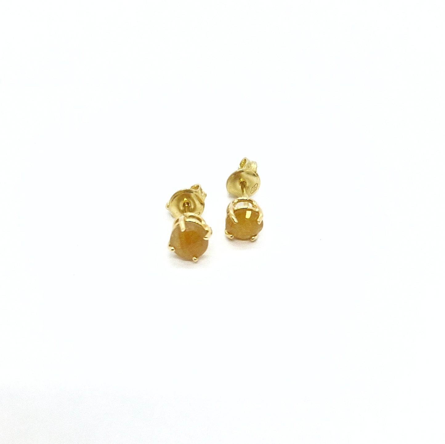 Orecchini con corindone giallo in oro giallo 18 kt