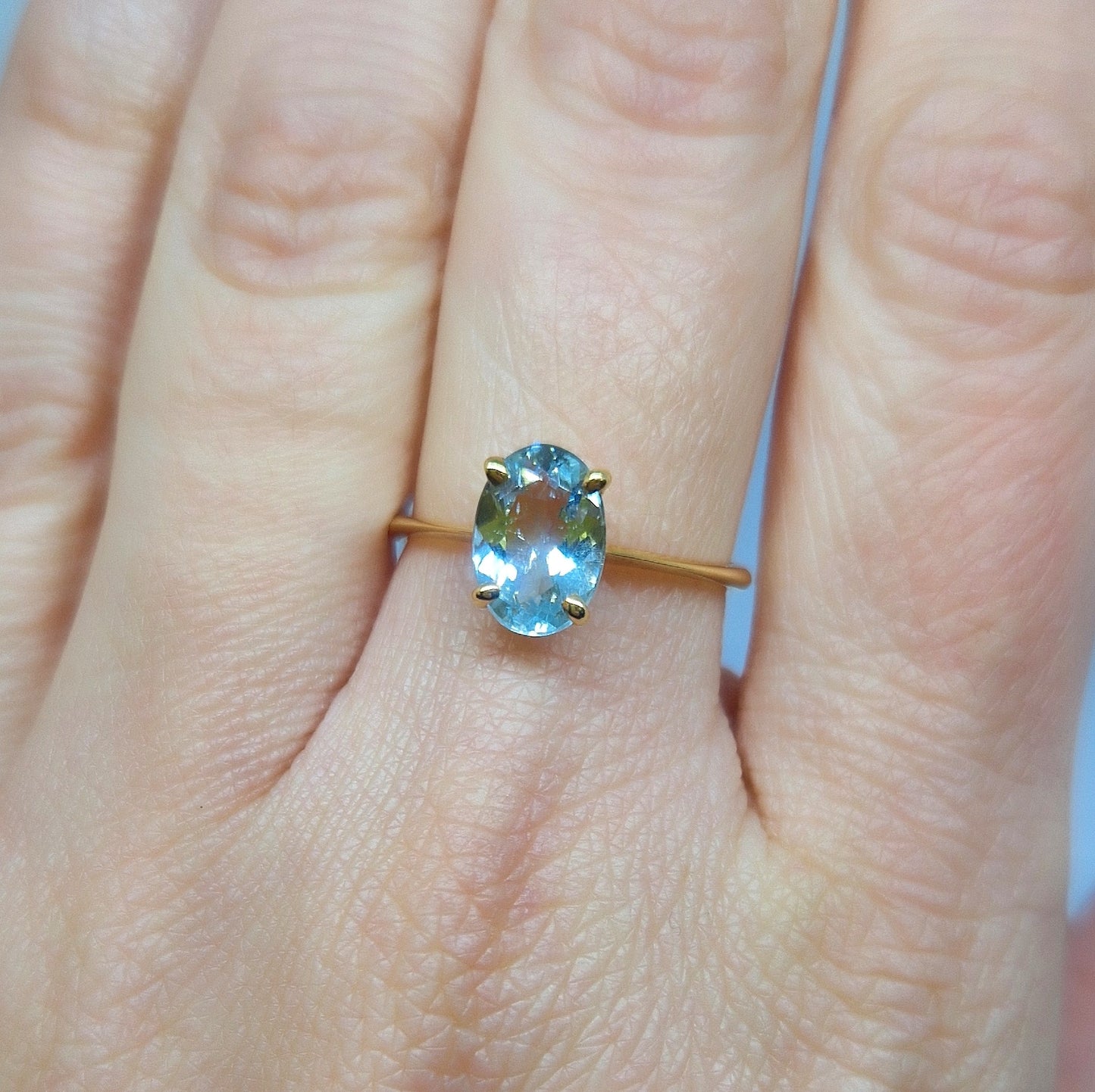 Anello con acquamarina in oro giallo 18 kt