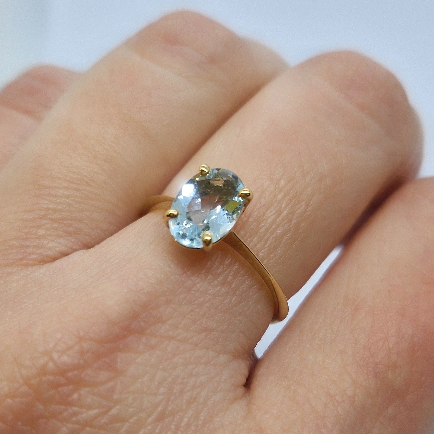 Anello con acquamarina in oro giallo 18 kt