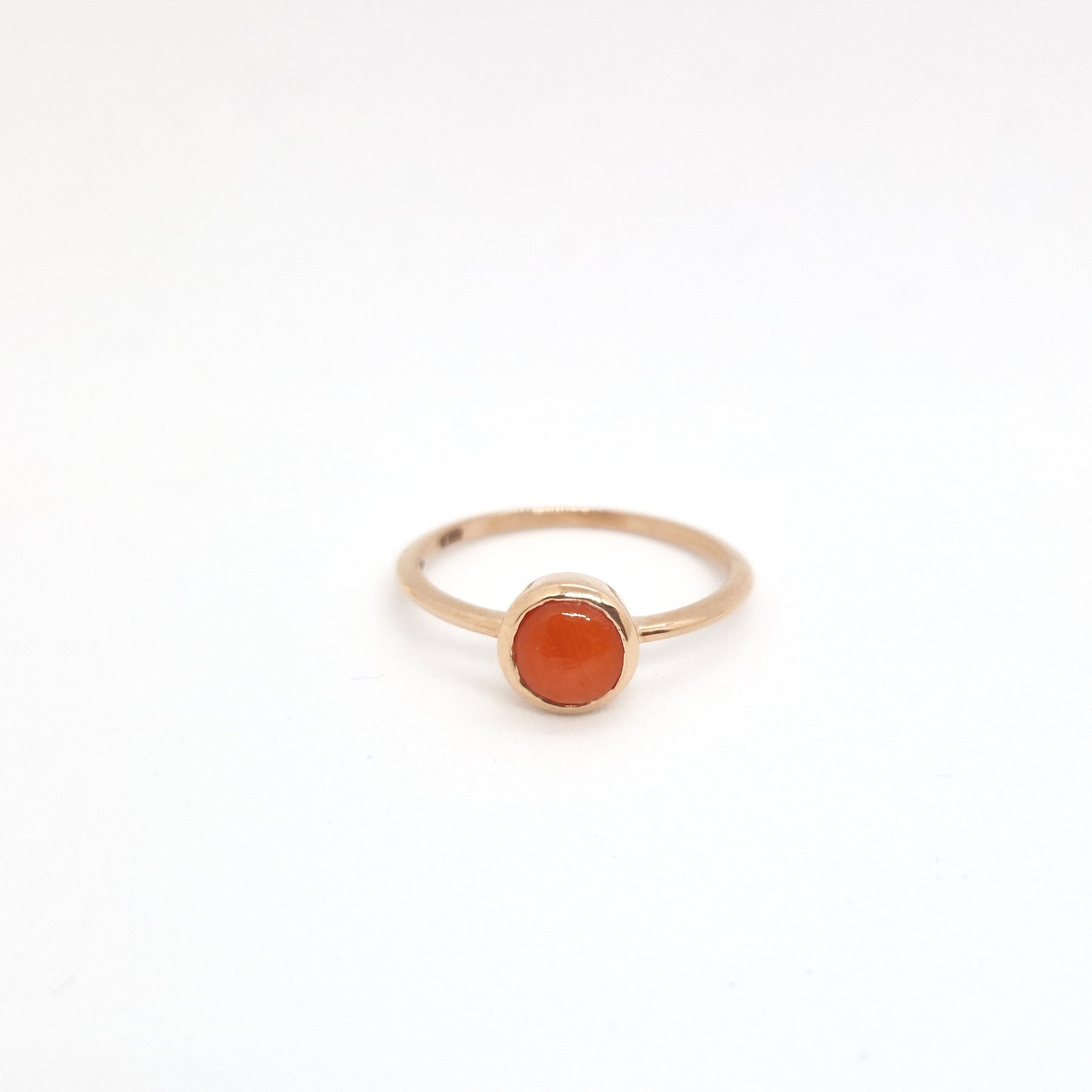 Anello con corallo in oro rosa 18 kt