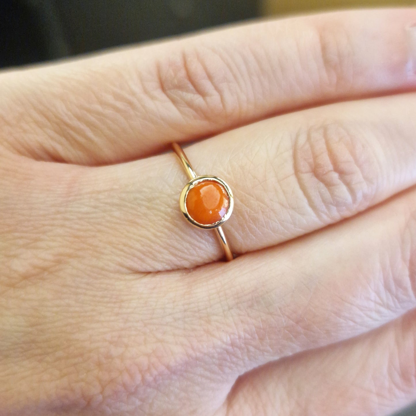 Anello con corallo in oro rosa 18 kt
