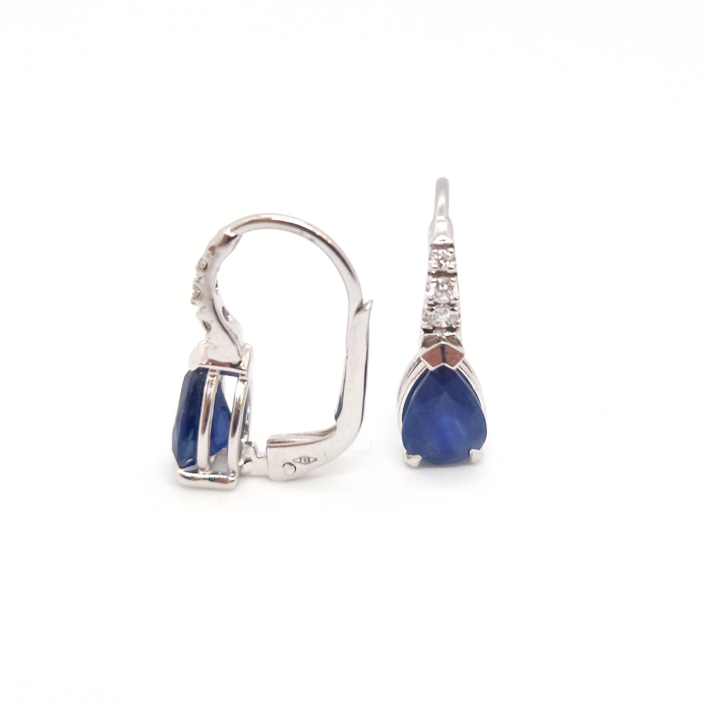 Orecchini con zaffiro blu e diamanti in oro bianco 18 kt