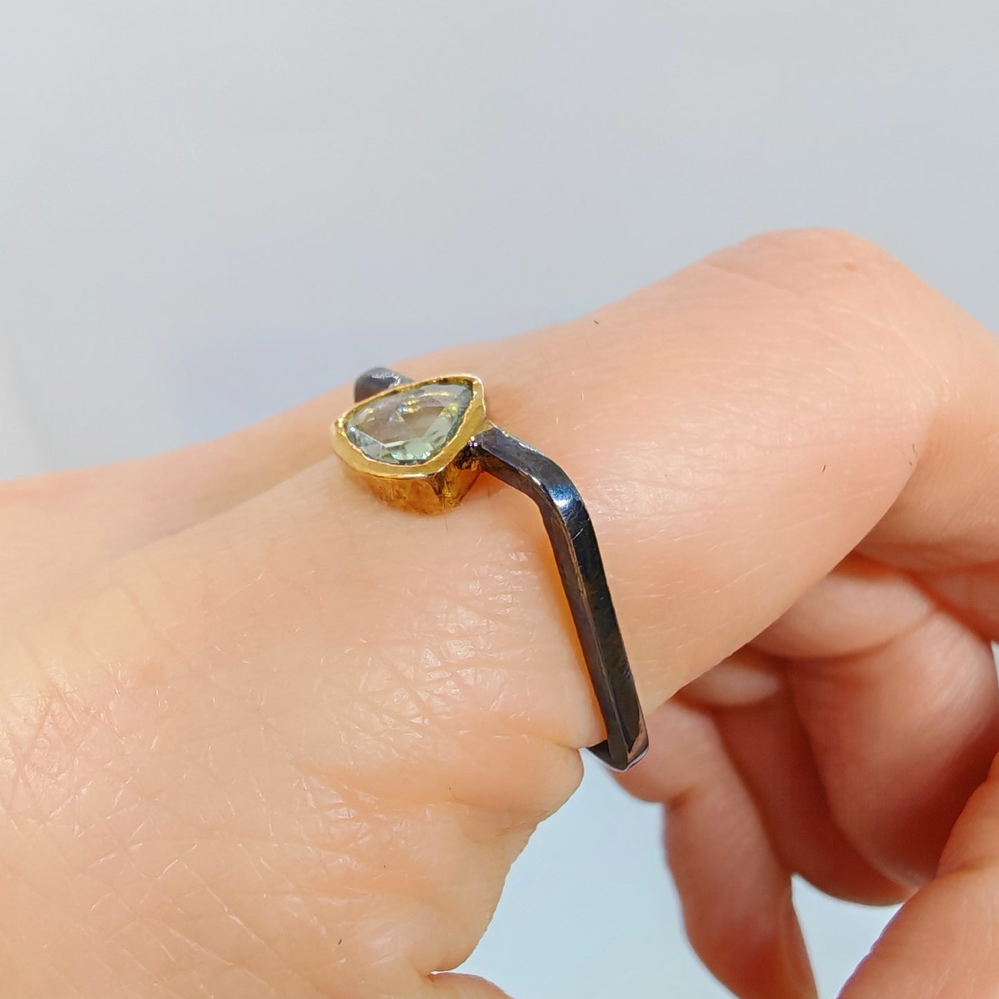 Anello in argento 925 e oro 18 kt con corindone
