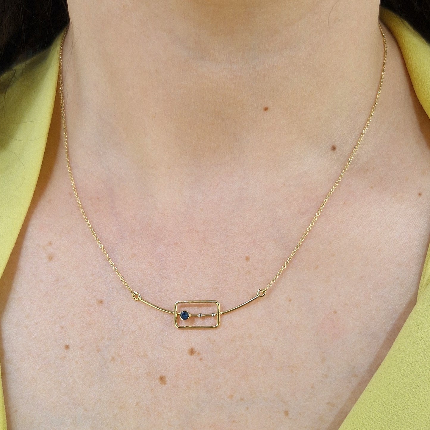 Collana con zaffiro in oro giallo 18 kt