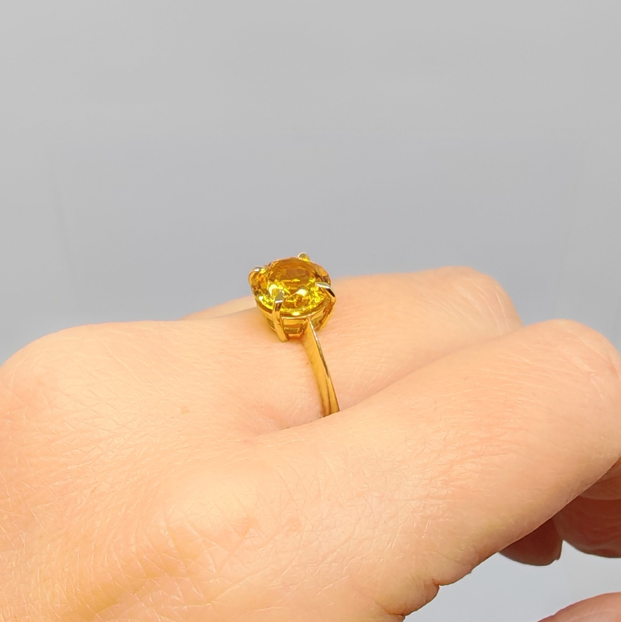 Anello in oro giallo 18 kt e quarzo citrino