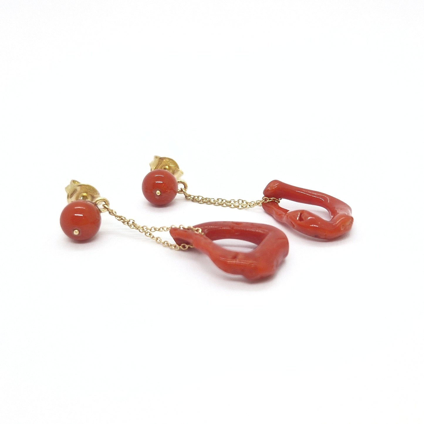 Orecchini con corallo in oro giallo 18 kt