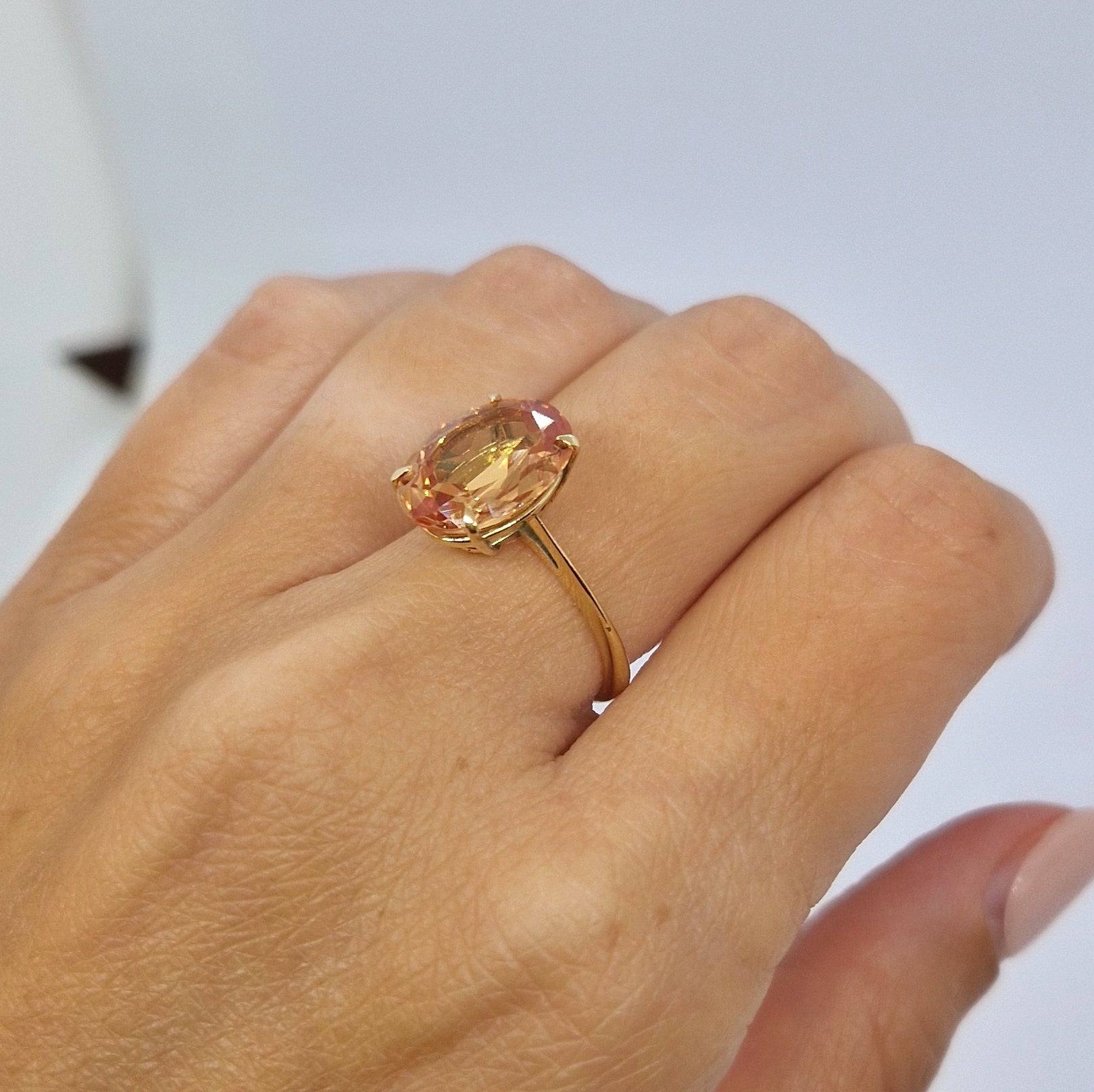 Anello con quarzo citrino ovale in oro giallo 18 kt