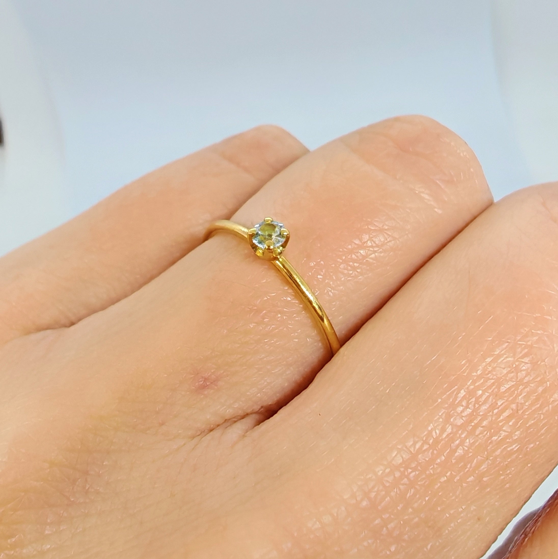 Anello con acquamarina in oro giallo 18 kt