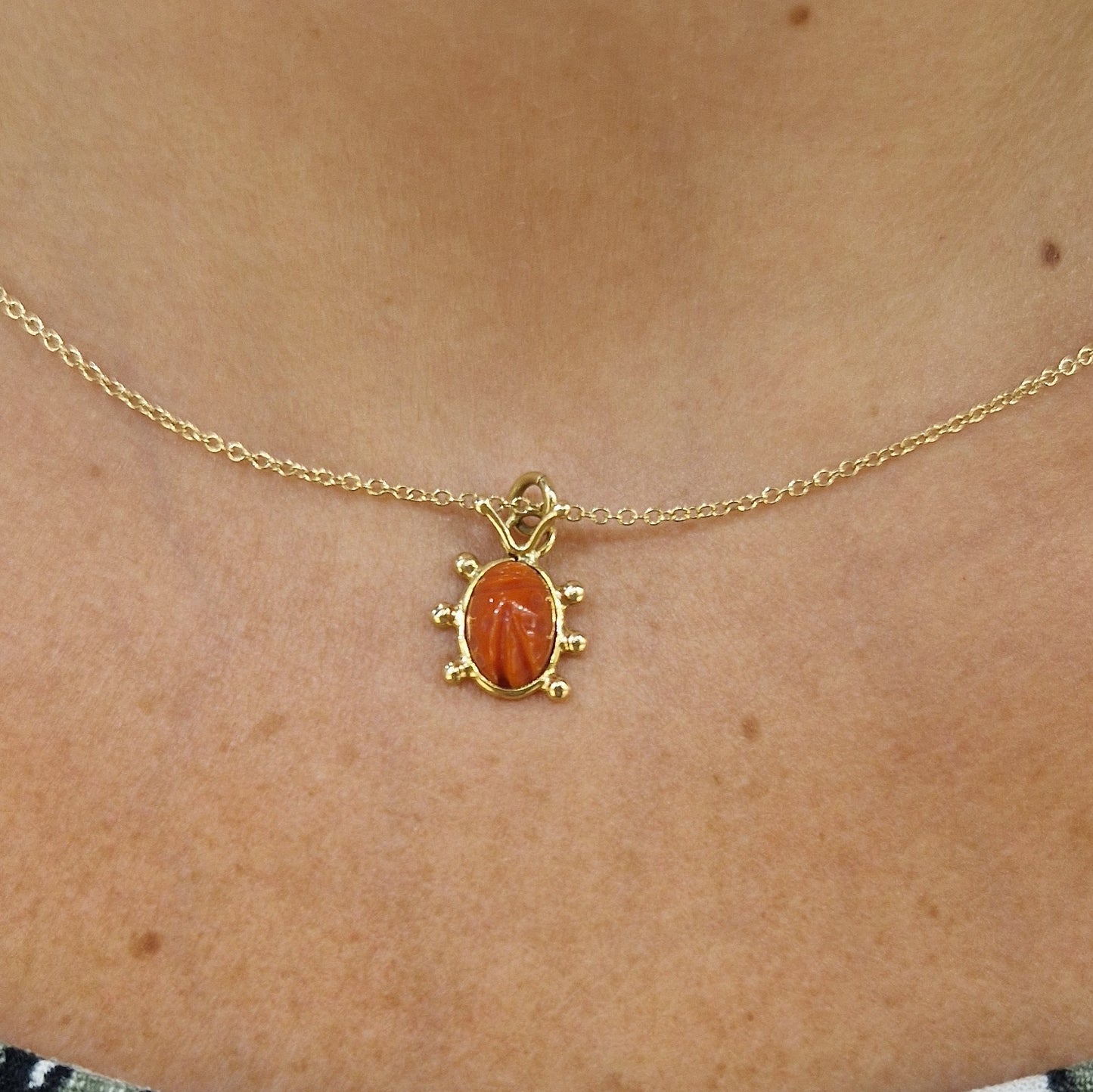 Collana coccinella corallo in oro giallo 18 kt