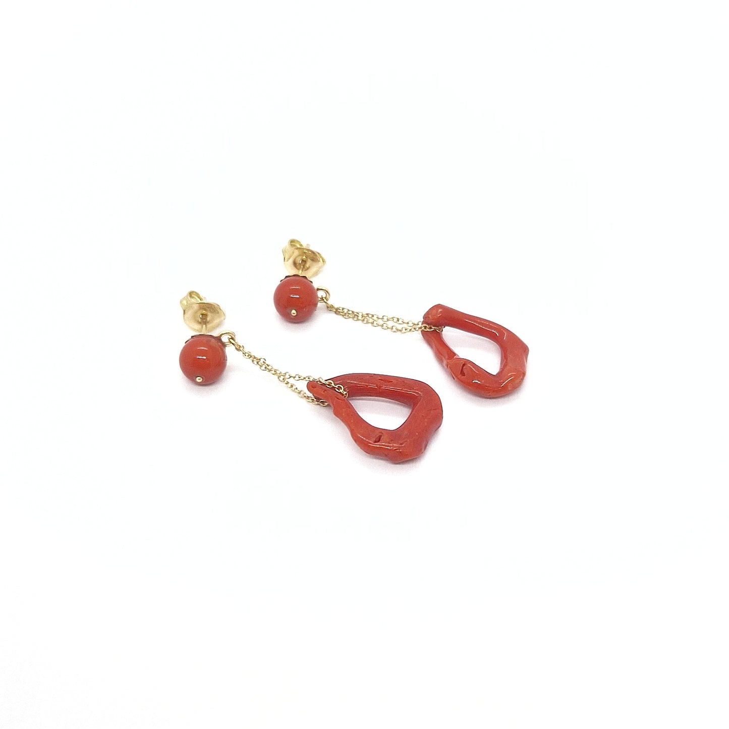 Orecchini con corallo in oro giallo 18 kt