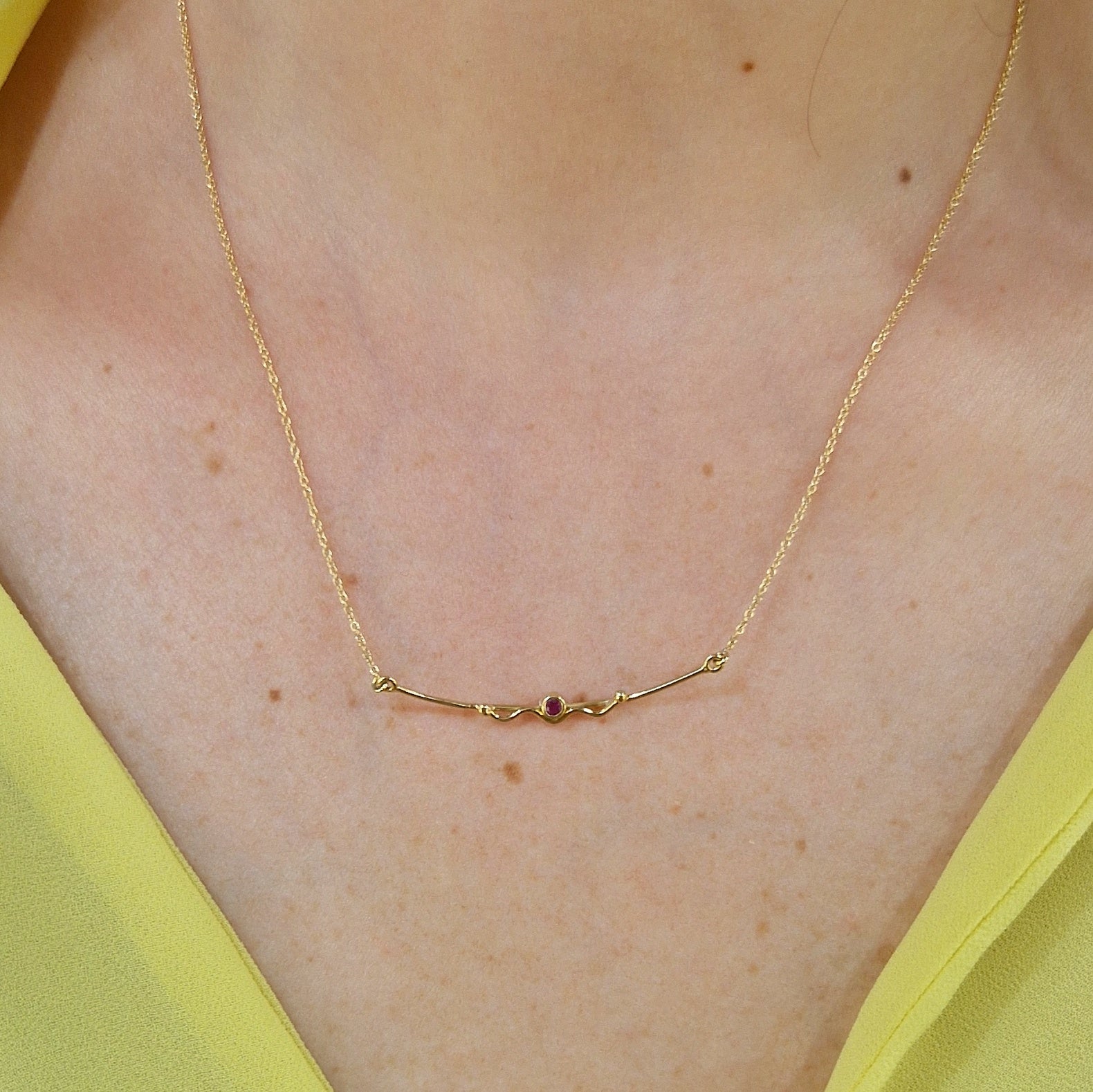 Collana con rubino in oro giallo 18 kt