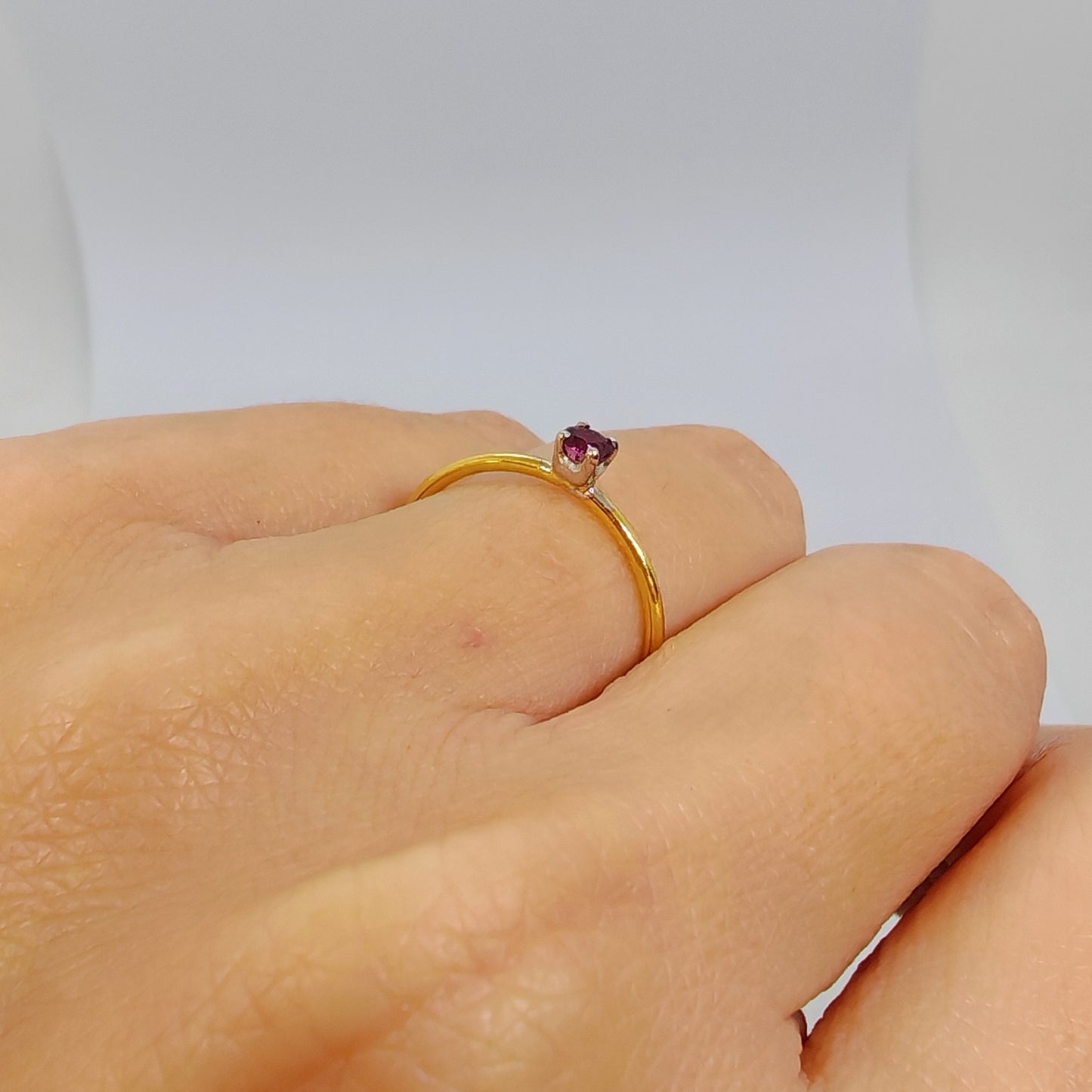 Anello con rubino in oro giallo 18 kt