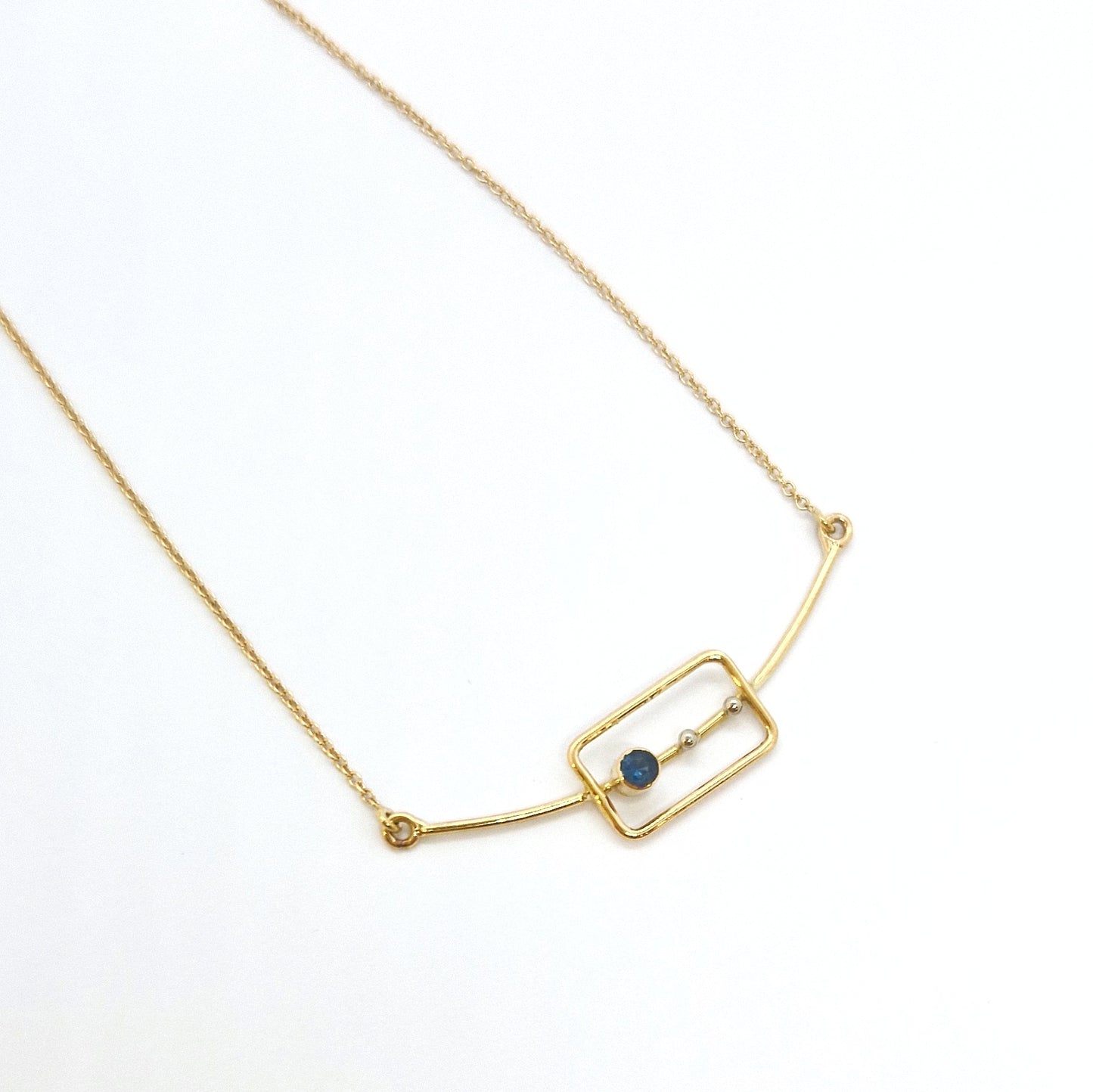 Collana con zaffiro in oro giallo 18 kt
