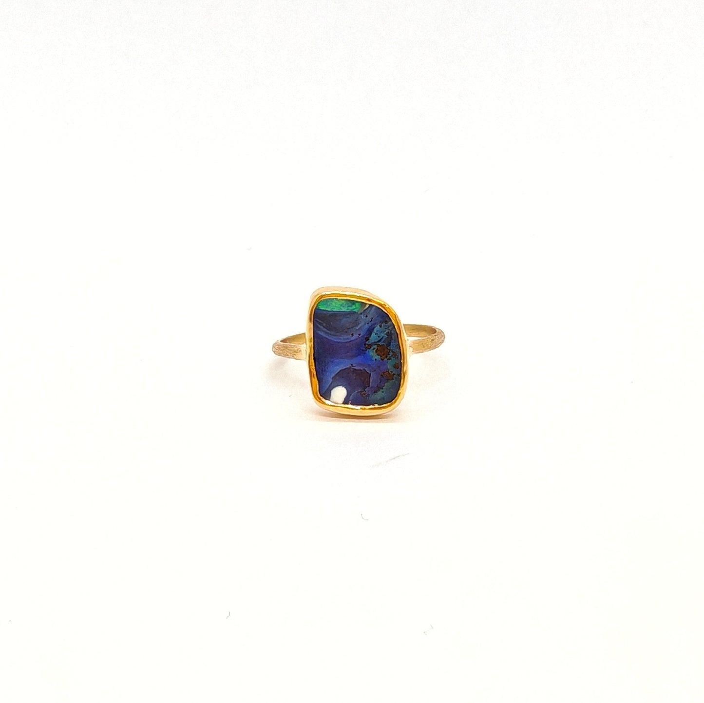 Anello con opale boulder in oro giallo 18 kt