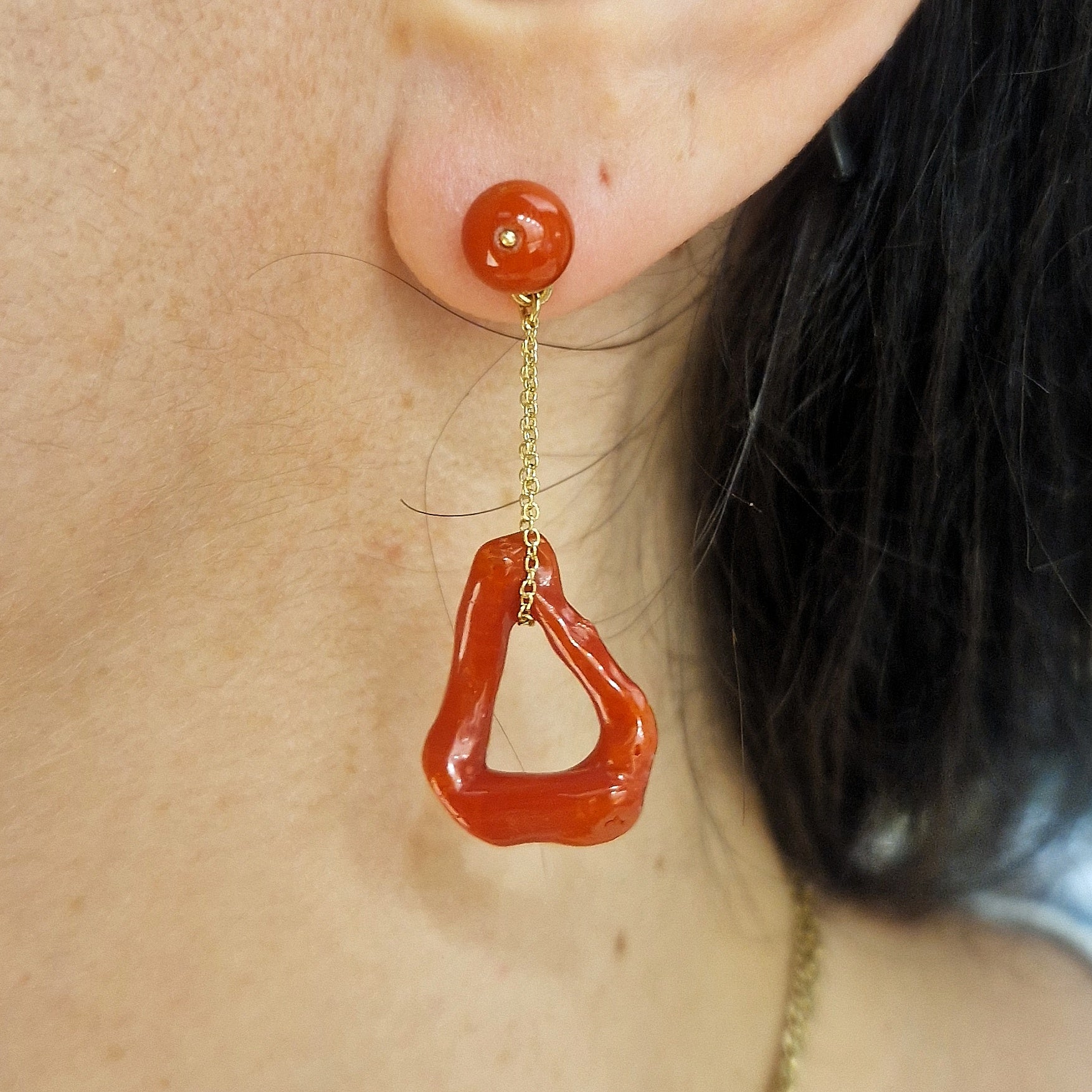 Orecchini con corallo in oro giallo 18 kt