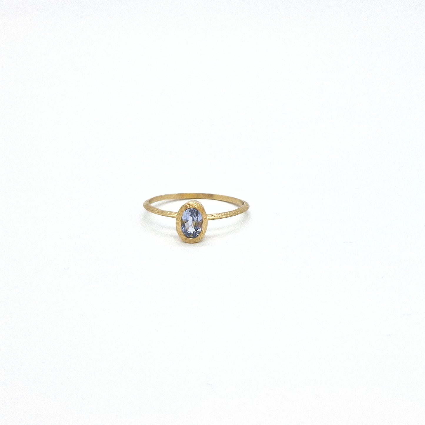 Anello con zaffiro in oro giallo 18 kt