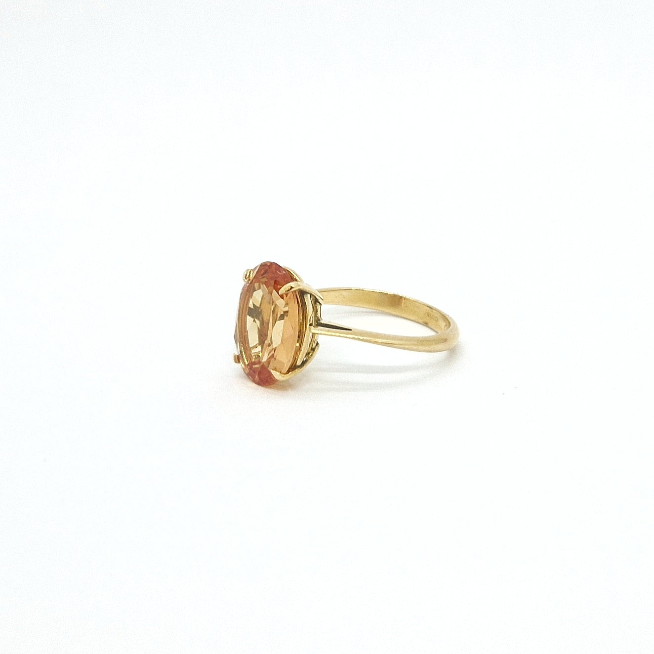 Anello con quarzo citrino ovale in oro giallo 18 kt