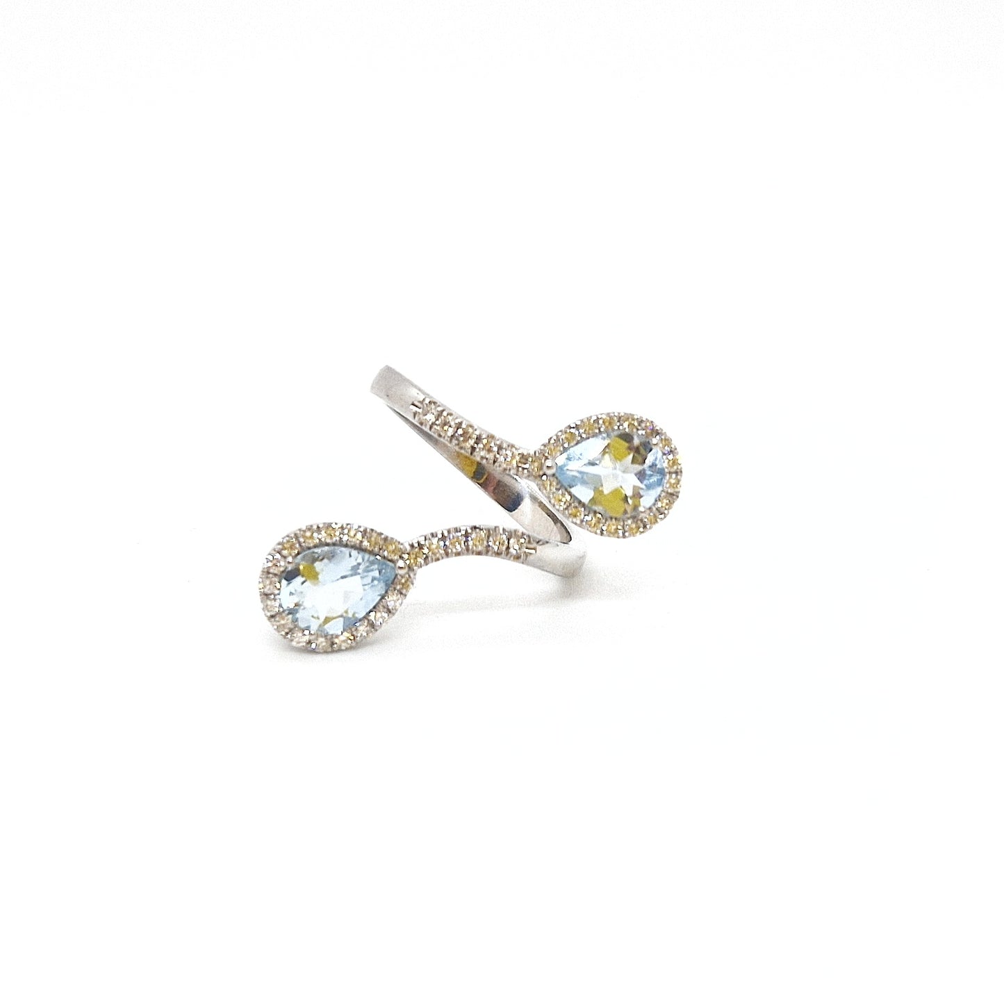 Anello contrarié con acquamarina e diamanti in oro bianco 18 kt