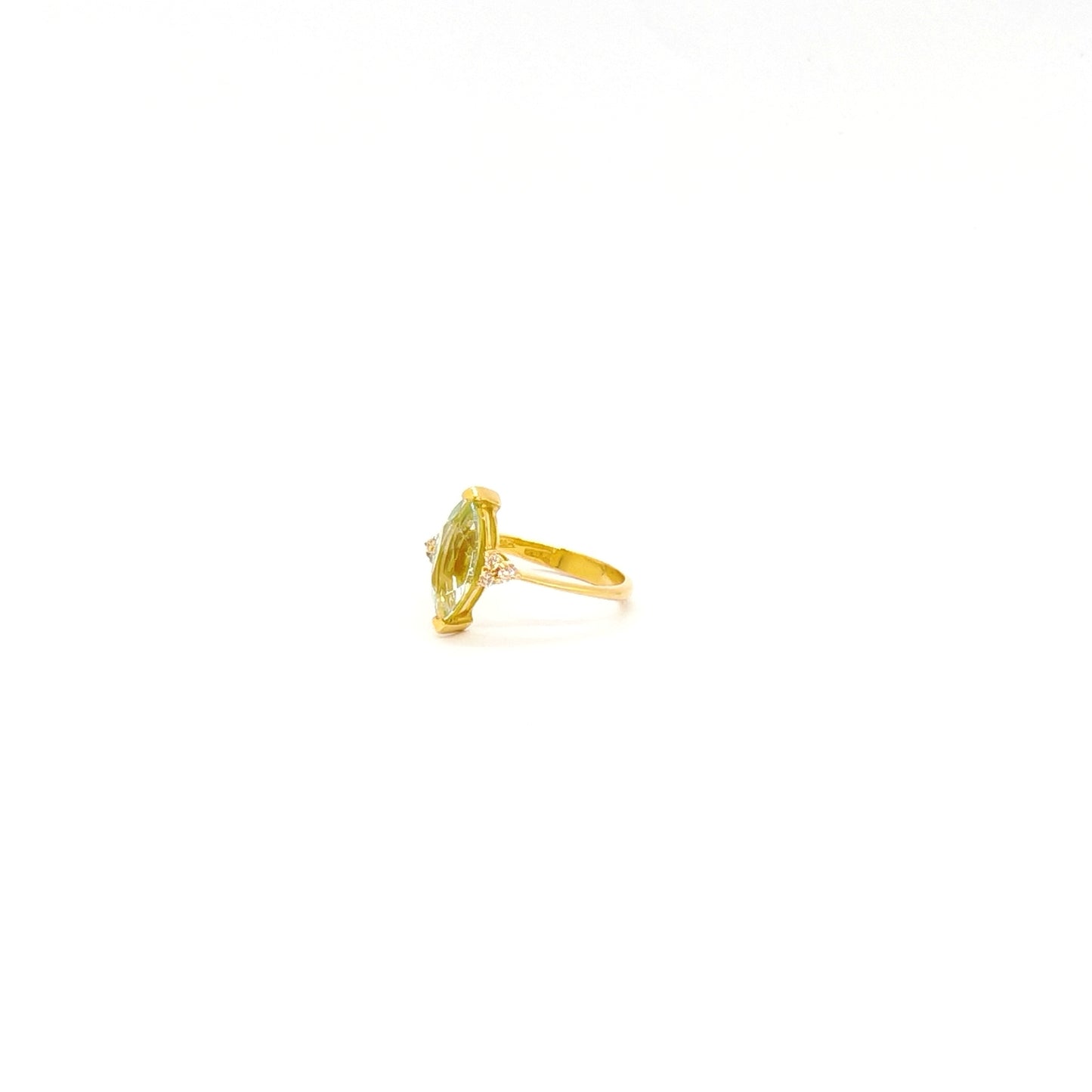 Anello con berillo verde in oro giallo 18kt e diamanti