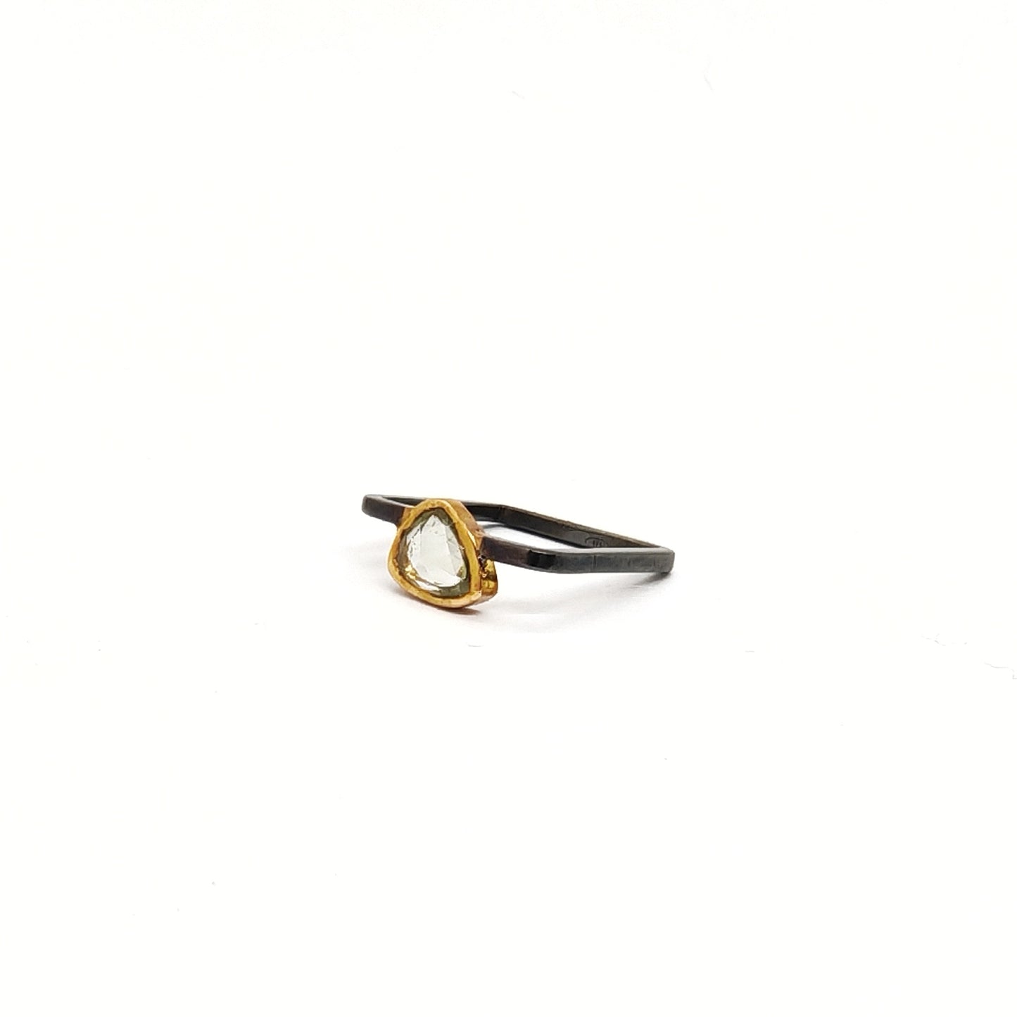 Anello in argento 925 e oro 18 kt con corindone