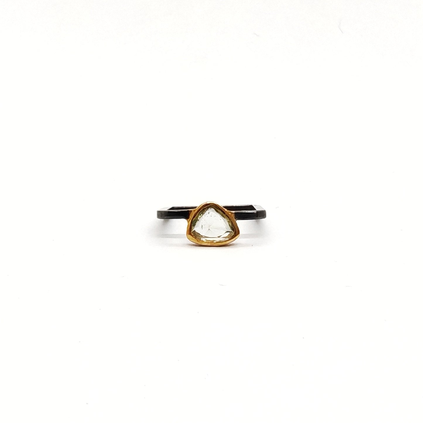 Anello in argento 925 e oro 18 kt con corindone