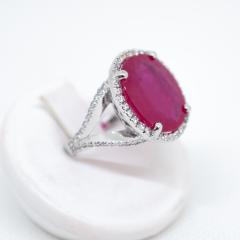 Anello con rubino e brillanti in oro bianco 18kt ANR1