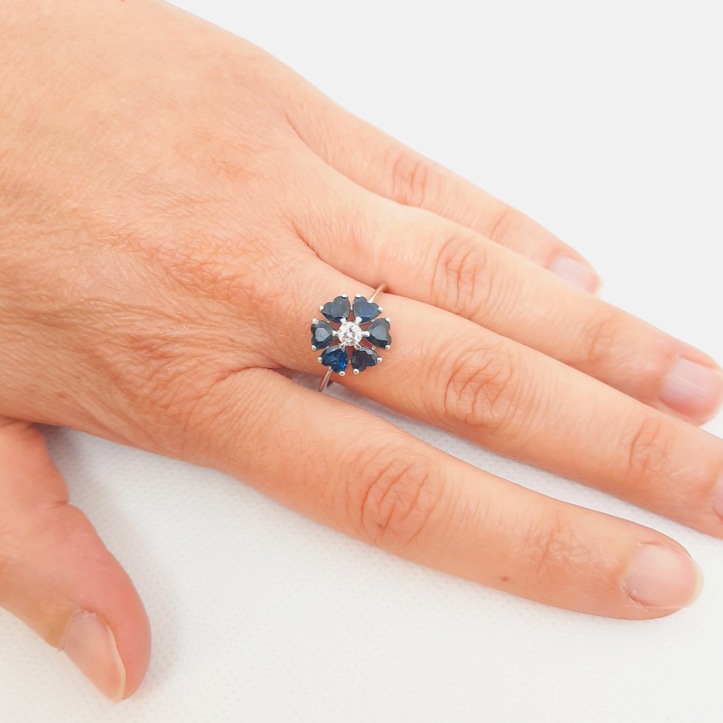Anello con zaffiri cuore e brillante in oro bianco 18kt ANZ1