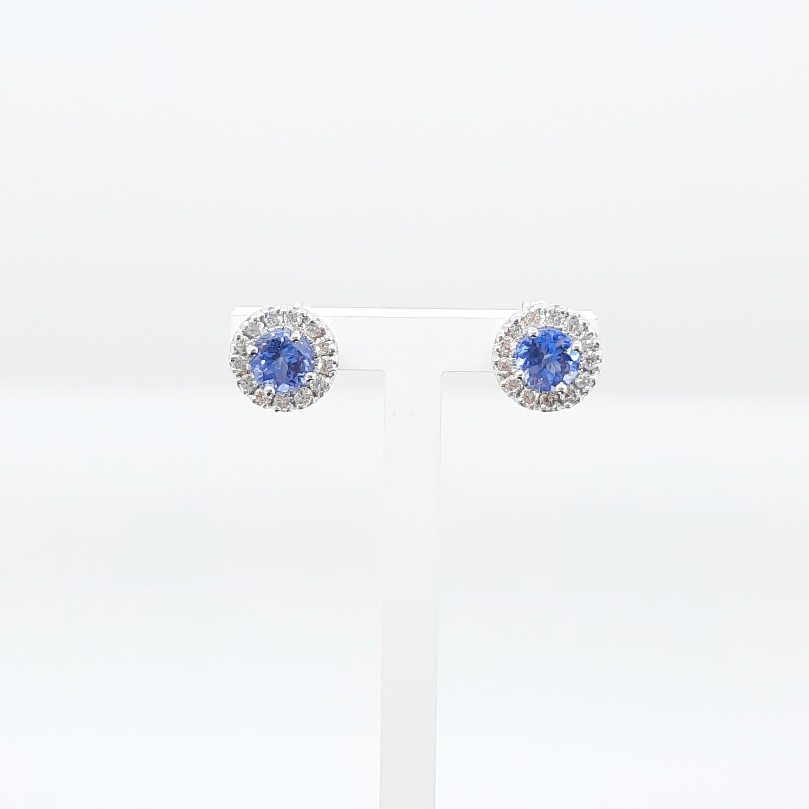 Orecchini tanzanite e diamanti in oro bianco 18kt ORT1