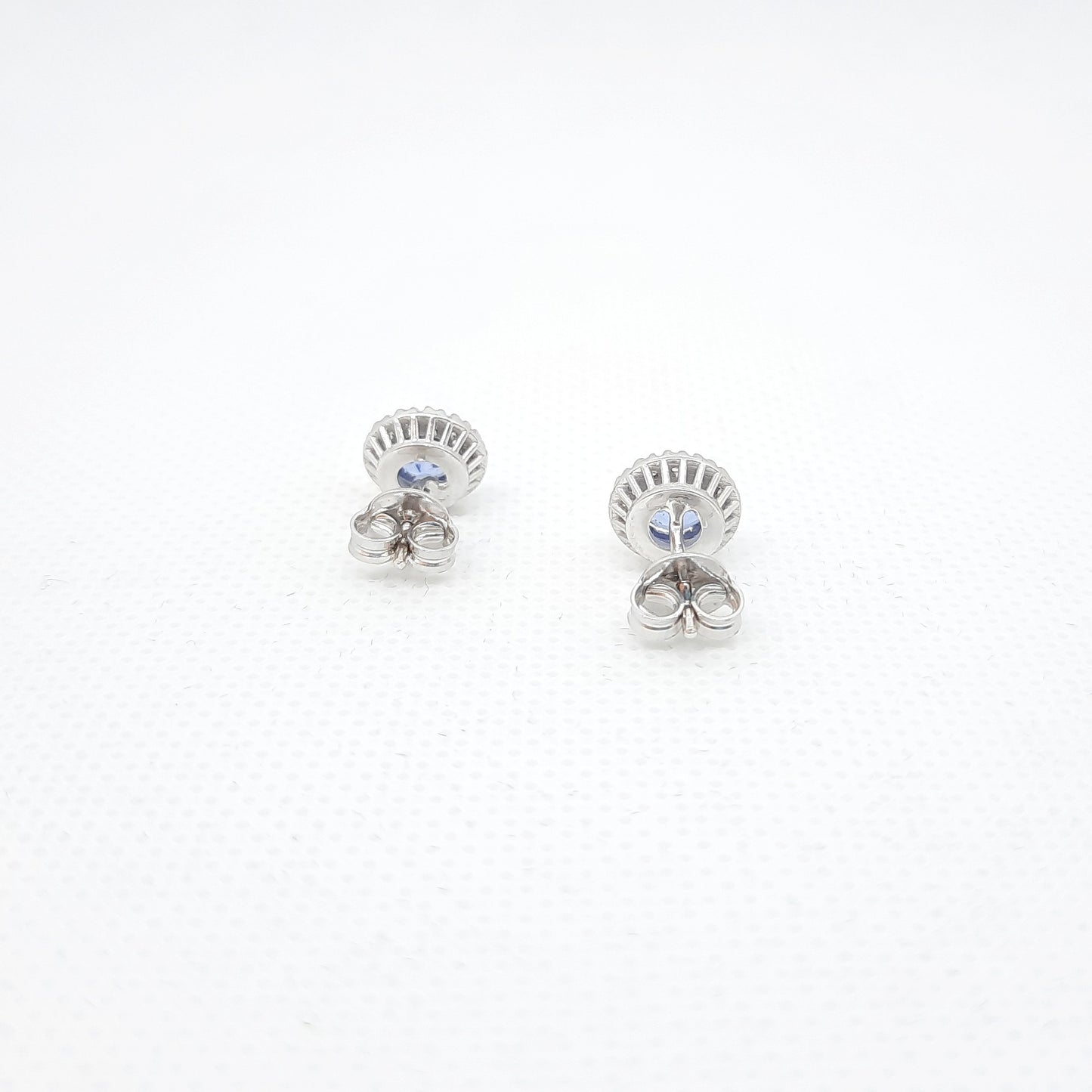 Orecchini tanzanite e diamanti in oro bianco 18kt ORT1