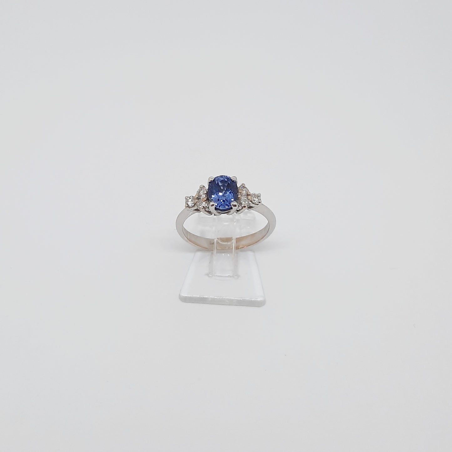 Anello con zaffiro e brillanti in oro bianco 18 kt ANZ2
