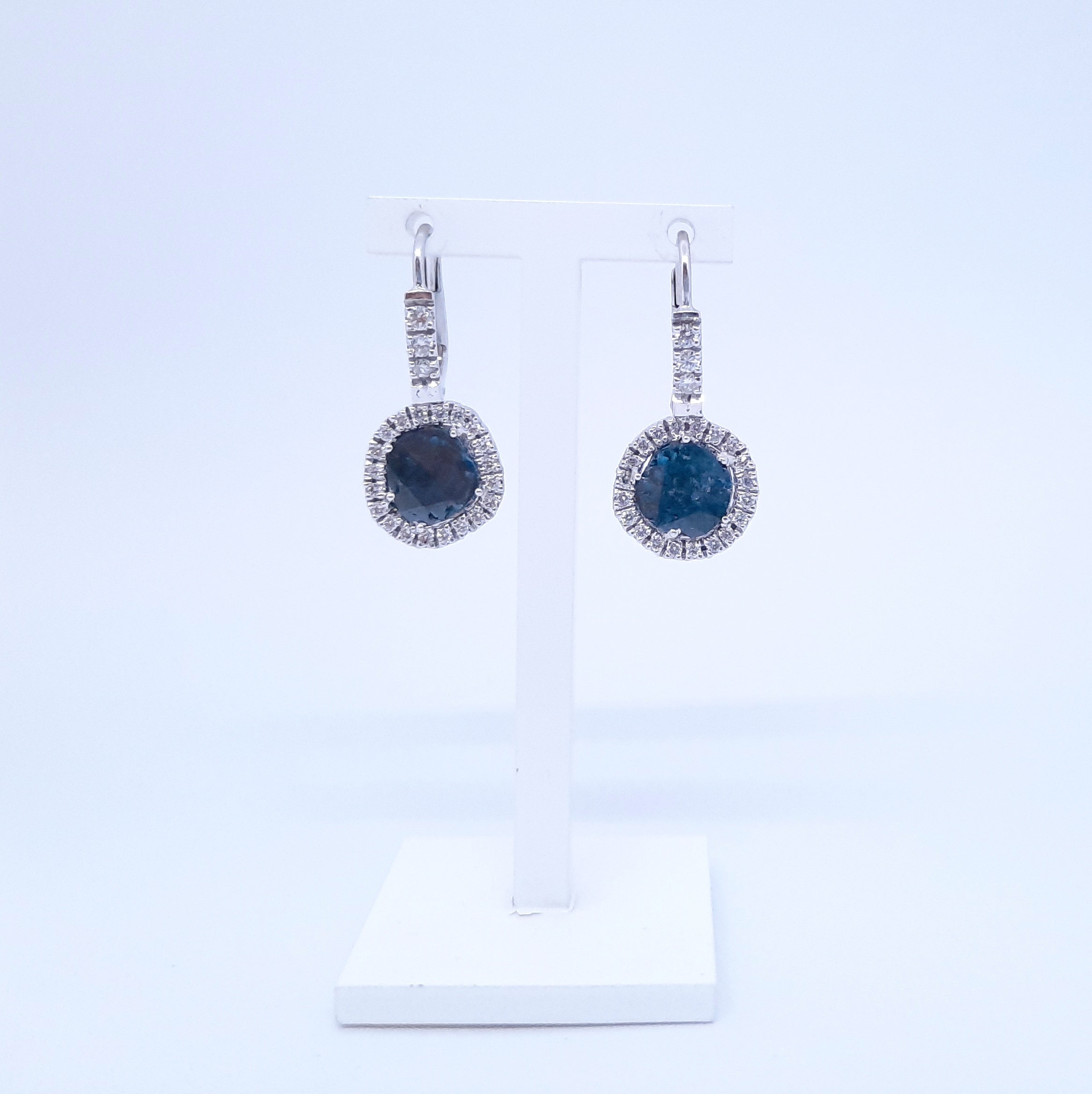 Orecchini in oro bianco 18kt con diamanti bianchi e diamanti blu ORDB1