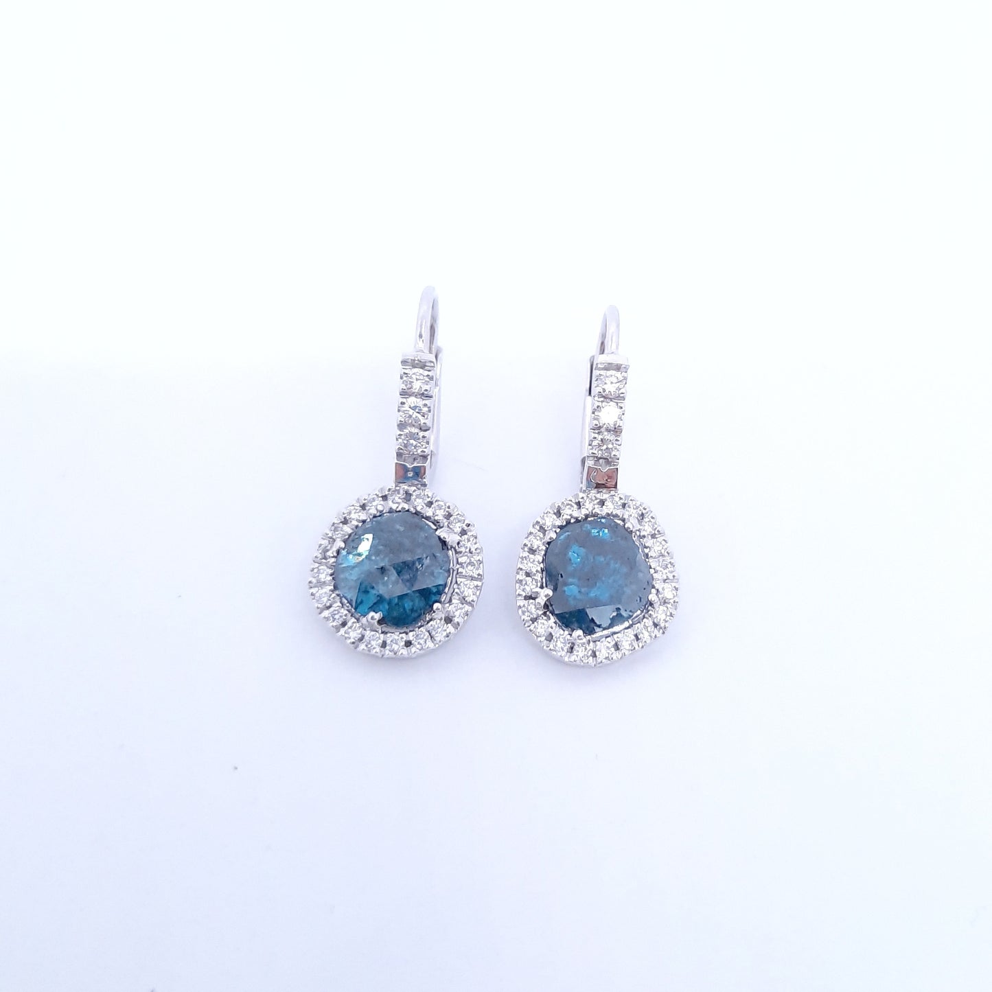 Orecchini in oro bianco 18kt con diamanti bianchi e diamanti blu ORDB1