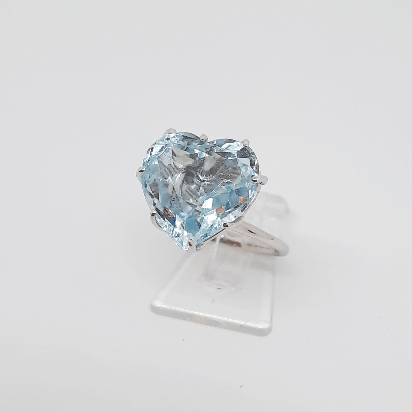 Anello con topazio azzurro in oro bianco 18 kt AN 3