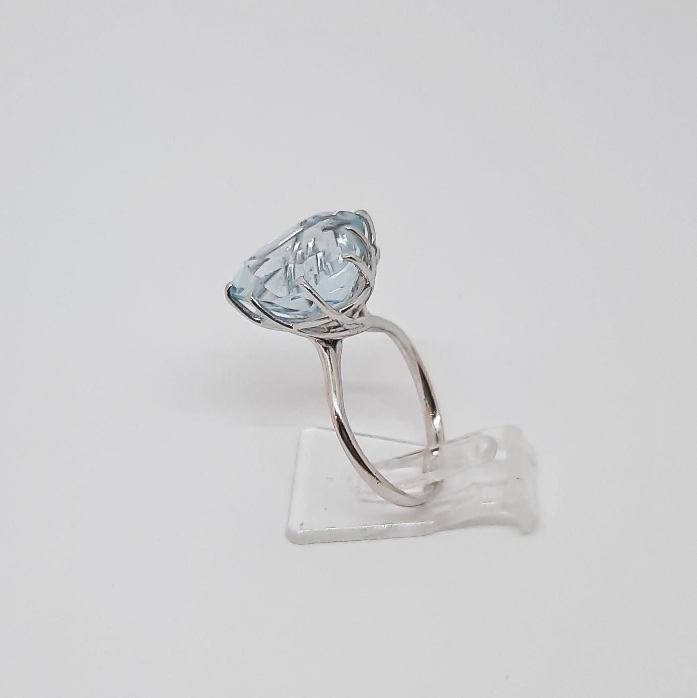 Anello con topazio azzurro in oro bianco 18 kt AN 3