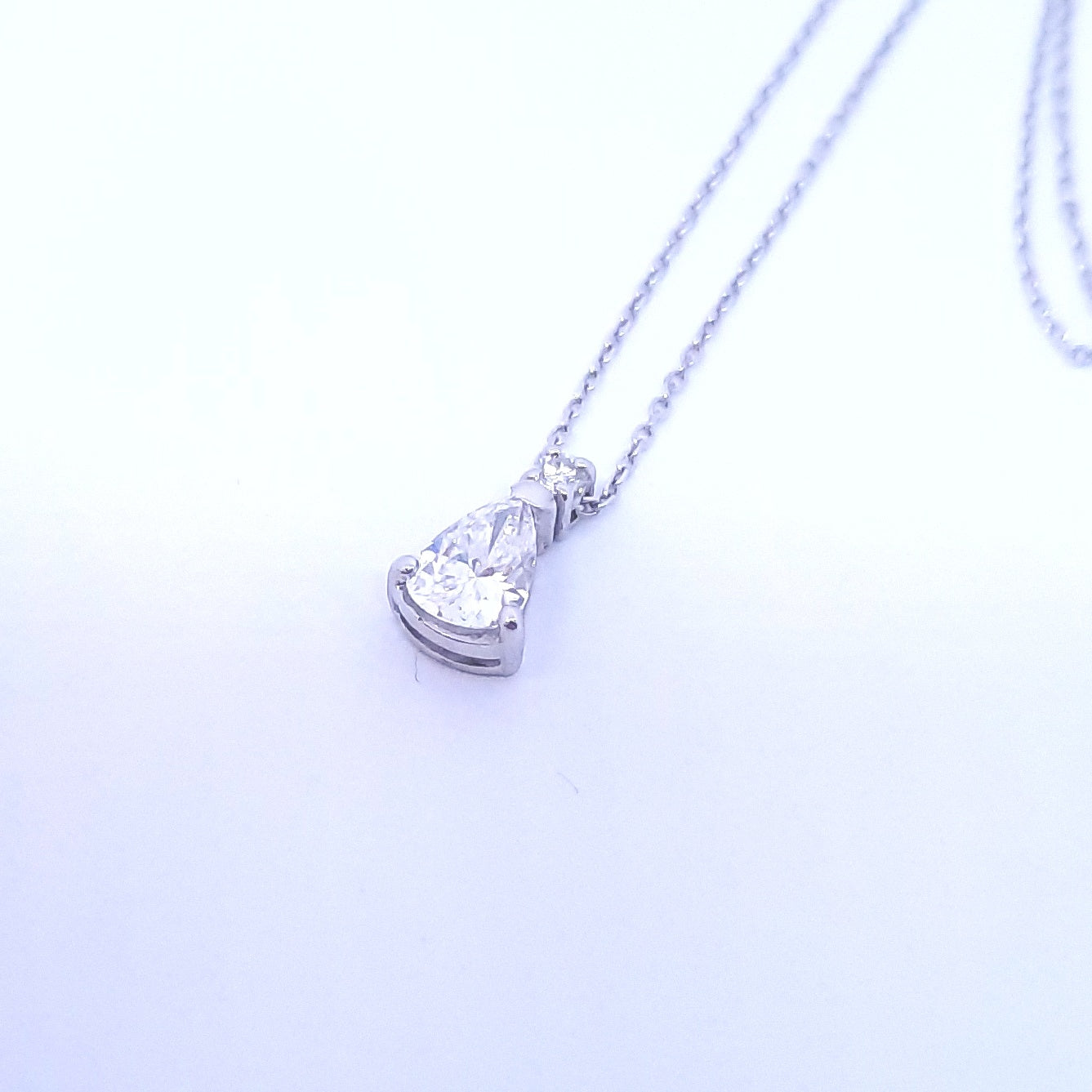 Collana diamante a goccia in oro bianco 18 kt