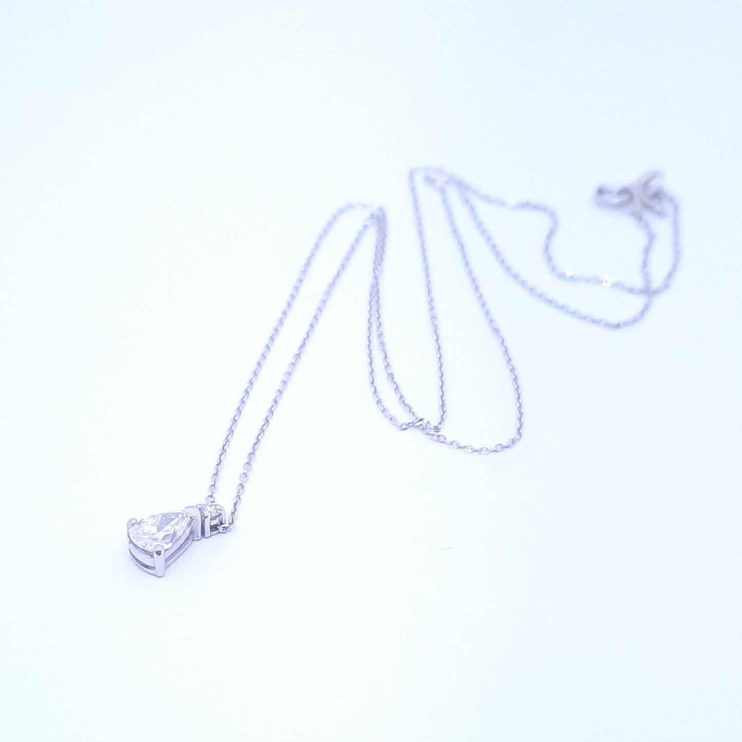 Collana diamante a goccia in oro bianco 18 kt
