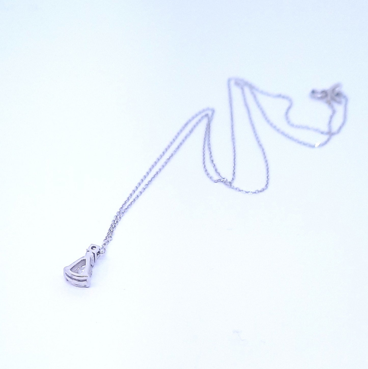 Collana diamante a goccia in oro bianco 18 kt