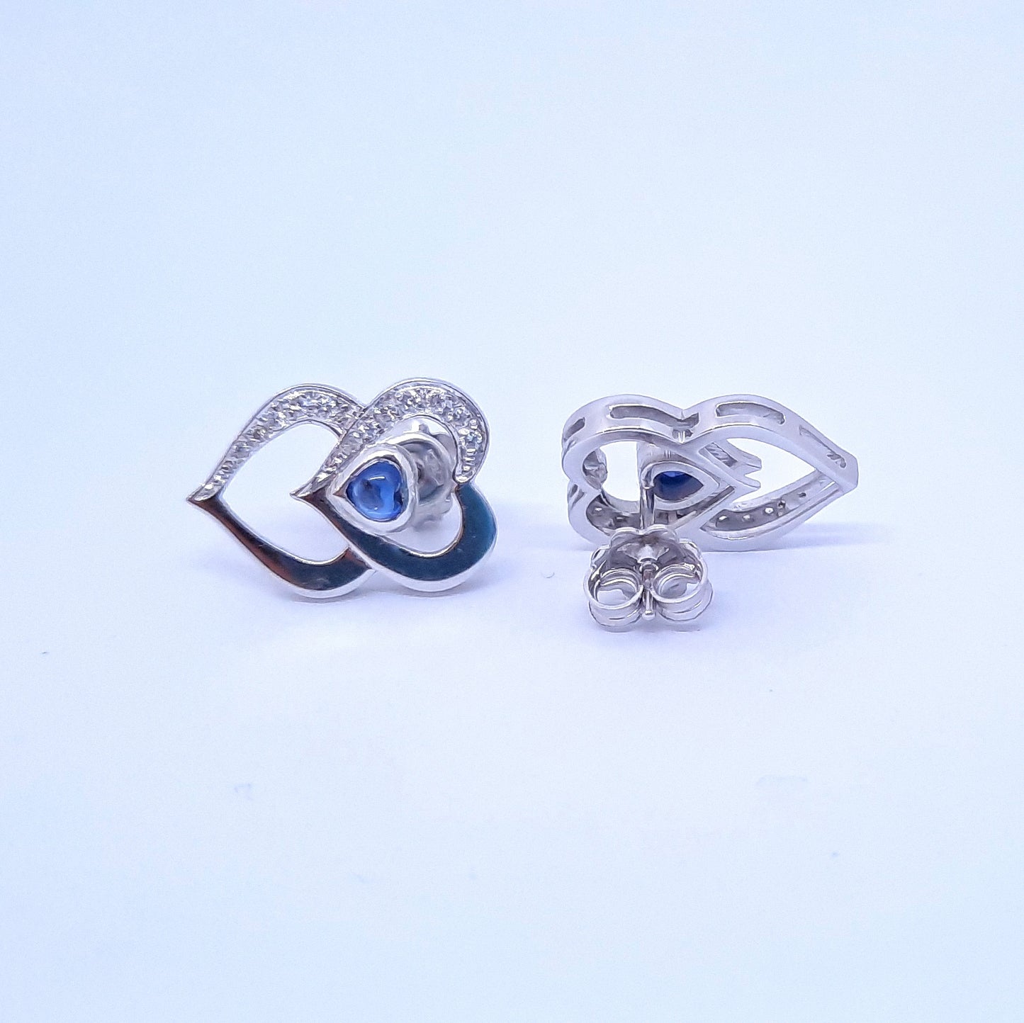 Orecchini con zaffiro blu a cuore e diamanti in oro bianco 18 kt ORZ 2